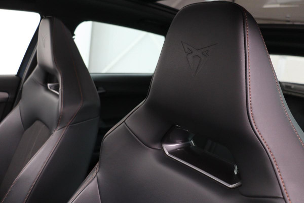 CUPRA Leon 1.4 e-Hybrid VZ Performance | Panoramadak | Stoel & stuurverwarming | Carplay | Camera | Adaptive cruise | Keyless | Navigatie