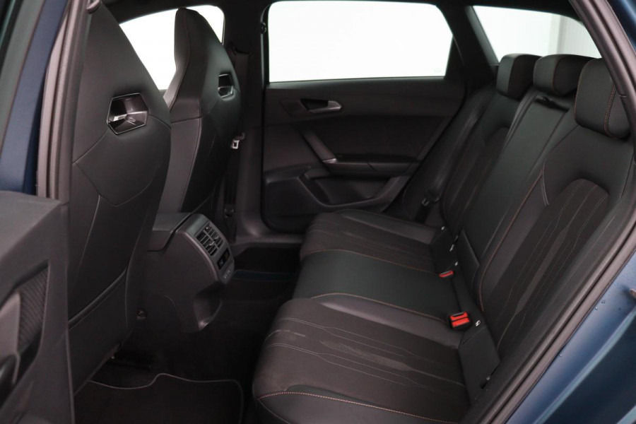 CUPRA Leon 1.4 e-Hybrid VZ Performance | Panoramadak | Stoel & stuurverwarming | Carplay | Camera | Adaptive cruise | Keyless | Navigatie