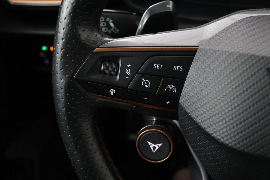 CUPRA Leon 1.4 e-Hybrid VZ Performance | Panoramadak | Stoel & stuurverwarming | Carplay | Camera | Adaptive cruise | Keyless | Navigatie