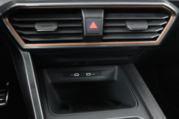 CUPRA Leon 1.4 e-Hybrid VZ Performance | Panoramadak | Stoel & stuurverwarming | Carplay | Camera | Adaptive cruise | Keyless | Navigatie