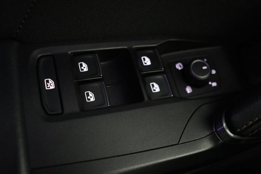 CUPRA Leon 1.4 e-Hybrid VZ Performance | Panoramadak | Stoel & stuurverwarming | Carplay | Camera | Adaptive cruise | Keyless | Navigatie