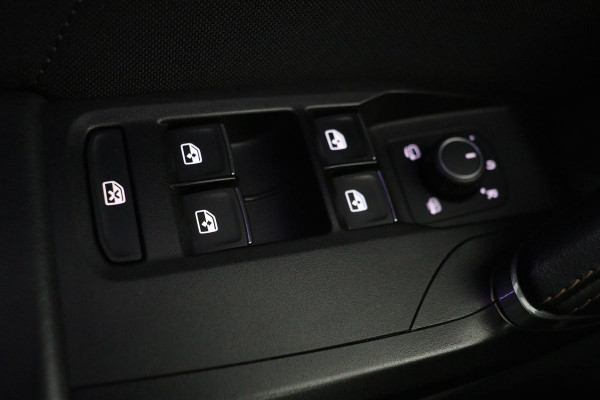 CUPRA Leon 1.4 e-Hybrid VZ Performance | Panoramadak | Stoel & stuurverwarming | Carplay | Camera | Adaptive cruise | Keyless | Navigatie