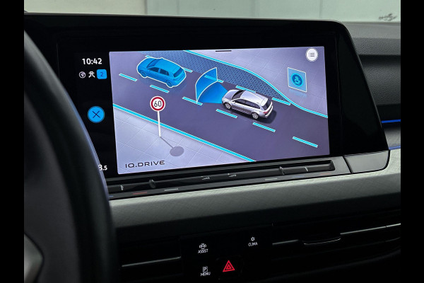 Volkswagen GOLF Variant 1.0 eTSI Life | PANO | TrekH | Mem seats | Addapt Cruise | Dealer onderH | 1e eig | NL-Auto |