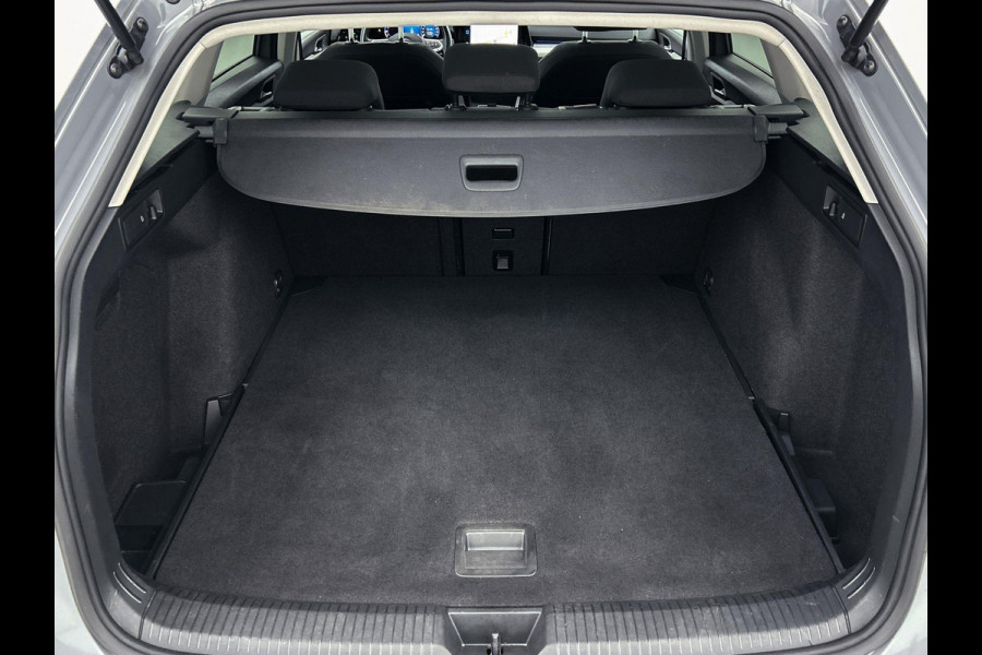 Volkswagen GOLF Variant 1.0 eTSI Life | PANO | TrekH | Mem seats | Addapt Cruise | Dealer onderH | 1e eig | NL-Auto |