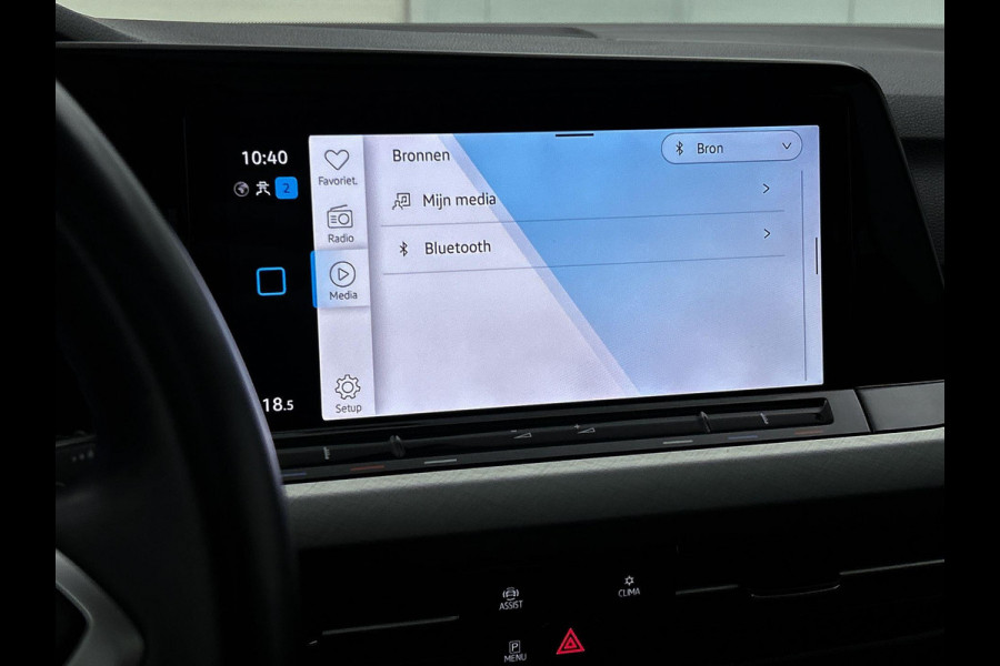Volkswagen GOLF Variant 1.0 eTSI Life | PANO | TrekH | Mem seats | Addapt Cruise | Dealer onderH | 1e eig | NL-Auto |