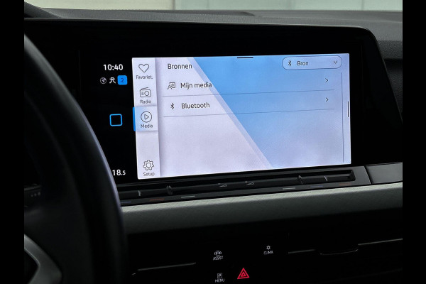 Volkswagen GOLF Variant 1.0 eTSI Life | PANO | TrekH | Mem seats | Addapt Cruise | Dealer onderH | 1e eig | NL-Auto |