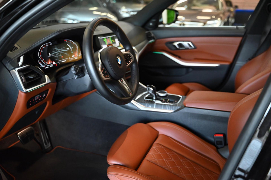BMW 3-serie 330i M-Sport Individual - Nappaleer - 360 Camera - Adaptive Cruise Control - Stuurverwarming - Keyless Entry - Schuifd