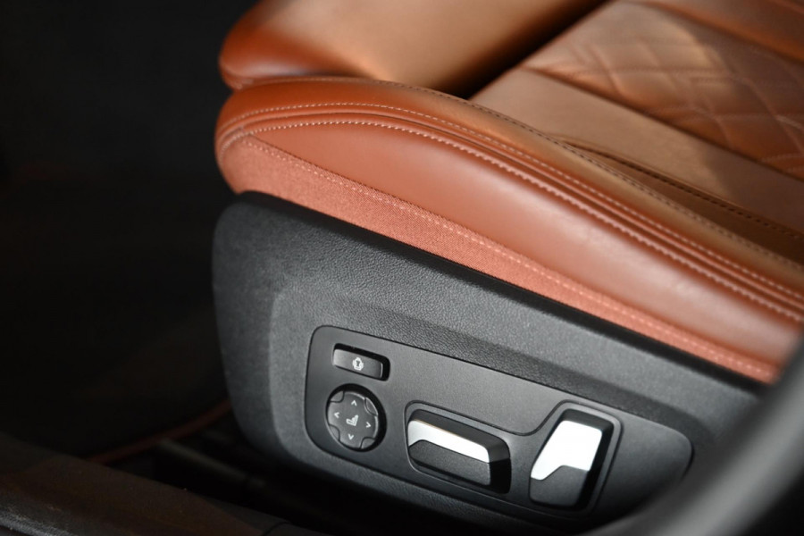 BMW 3-serie 330i M-Sport Individual - Nappaleer - 360 Camera - Adaptive Cruise Control - Stuurverwarming - Keyless Entry - Schuifd