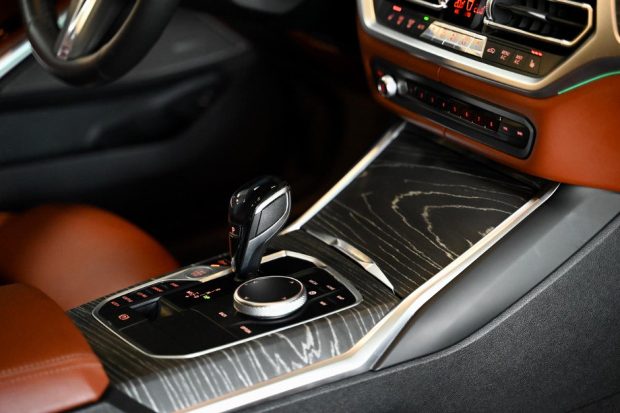 BMW 3-serie 330i M-Sport Individual - Nappaleer - 360 Camera - Adaptive Cruise Control - Stuurverwarming - Keyless Entry - Schuifd