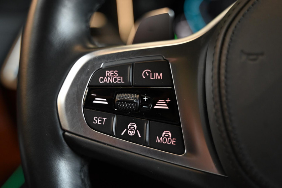 BMW 3-serie 330i M-Sport Individual - Nappaleer - 360 Camera - Adaptive Cruise Control - Stuurverwarming - Keyless Entry - Schuifd