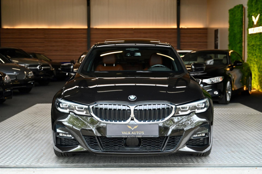 BMW 3-serie 330i M-Sport Individual - Nappaleer - 360 Camera - Adaptive Cruise Control - Stuurverwarming - Keyless Entry - Schuifd