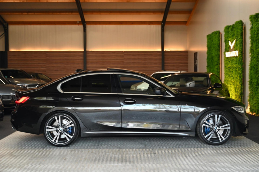 BMW 3-serie 330i M-Sport Individual - Nappaleer - 360 Camera - Adaptive Cruise Control - Stuurverwarming - Keyless Entry - Schuifd