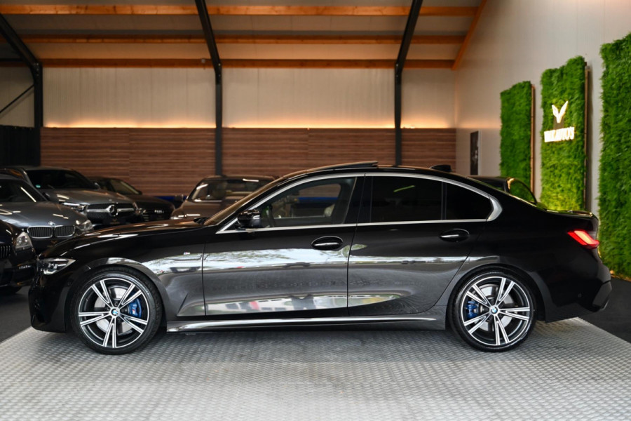 BMW 3-serie 330i M-Sport Individual - Nappaleer - 360 Camera - Adaptive Cruise Control - Stuurverwarming - Keyless Entry - Schuifd