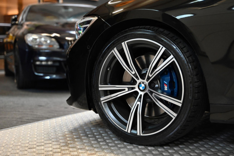 BMW 3-serie 330i M-Sport Individual - Nappaleer - 360 Camera - Adaptive Cruise Control - Stuurverwarming - Keyless Entry - Schuifd