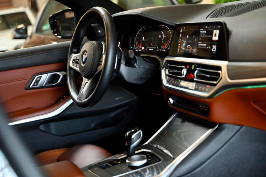 BMW 3-serie 330i M-Sport Individual - Nappaleer - 360 Camera - Adaptive Cruise Control - Stuurverwarming - Keyless Entry - Schuifd
