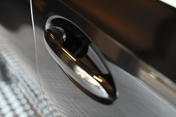 BMW 3-serie 330i M-Sport Individual - Nappaleer - 360 Camera - Adaptive Cruise Control - Stuurverwarming - Keyless Entry - Schuifd