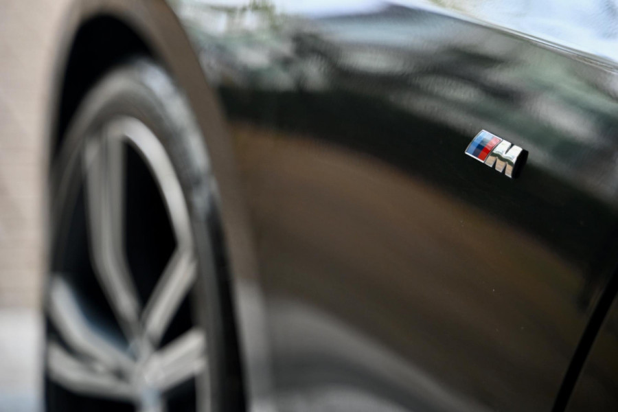 BMW 3-serie 330i M-Sport Individual - Nappaleer - 360 Camera - Adaptive Cruise Control - Stuurverwarming - Keyless Entry - Schuifd