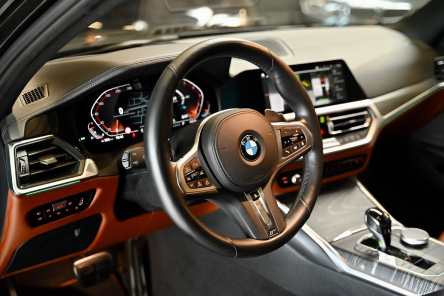 BMW 3-serie 330i M-Sport Individual - Nappaleer - 360 Camera - Adaptive Cruise Control - Stuurverwarming - Keyless Entry - Schuifd