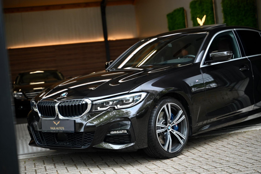 BMW 3-serie 330i M-Sport Individual - Nappaleer - 360 Camera - Adaptive Cruise Control - Stuurverwarming - Keyless Entry - Schuifd