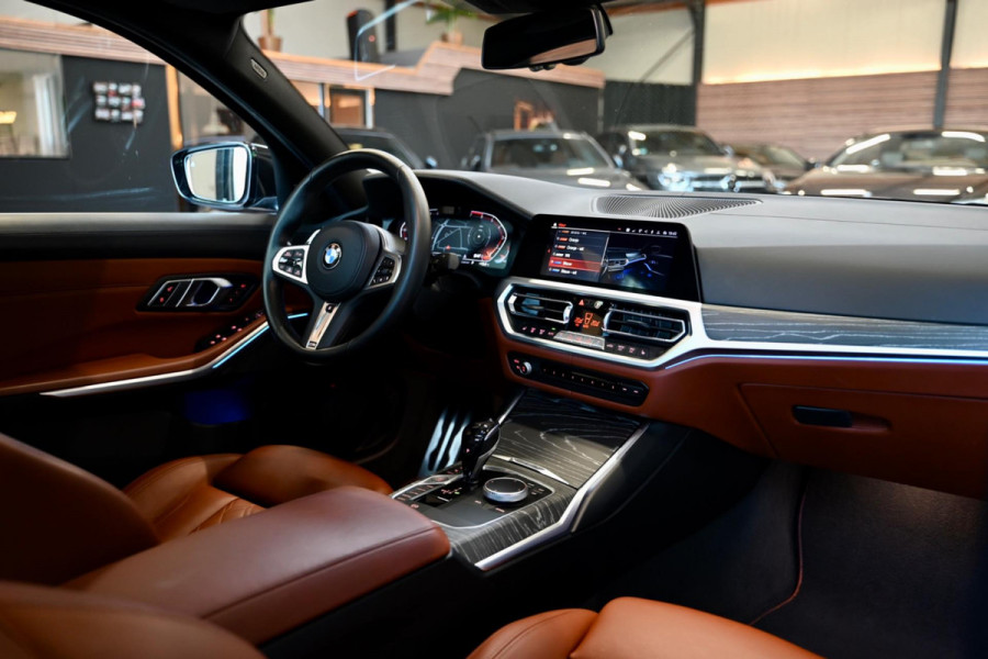 BMW 3-serie 330i M-Sport Individual - Nappaleer - 360 Camera - Adaptive Cruise Control - Stuurverwarming - Keyless Entry - Schuifd