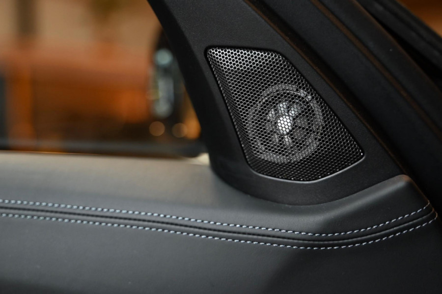 BMW 3-serie 330i M-Sport Individual - Nappaleer - 360 Camera - Adaptive Cruise Control - Stuurverwarming - Keyless Entry - Schuifd