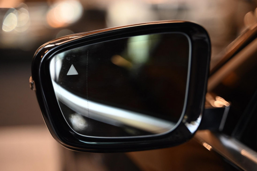 BMW 3-serie 330i M-Sport Individual - Nappaleer - 360 Camera - Adaptive Cruise Control - Stuurverwarming - Keyless Entry - Schuifd