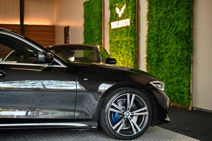 BMW 3-serie 330i M-Sport Individual - Nappaleer - 360 Camera - Adaptive Cruise Control - Stuurverwarming - Keyless Entry - Schuifd