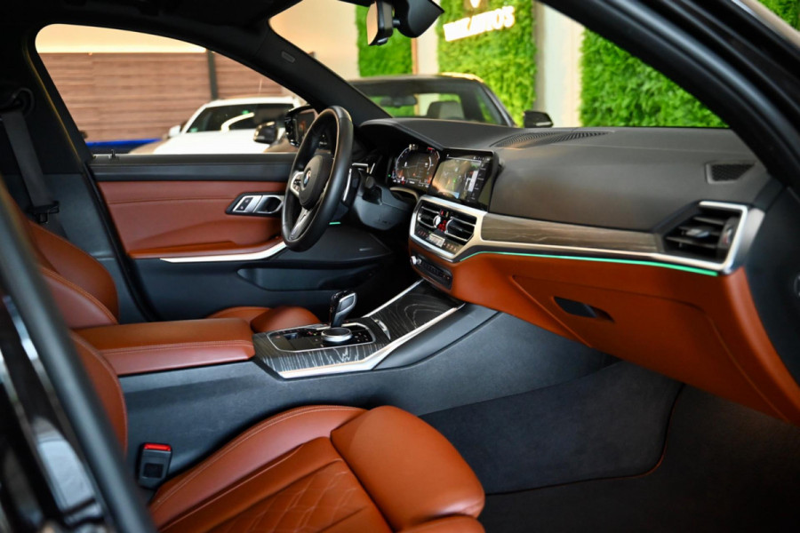 BMW 3-serie 330i M-Sport Individual - Nappaleer - 360 Camera - Adaptive Cruise Control - Stuurverwarming - Keyless Entry - Schuifd