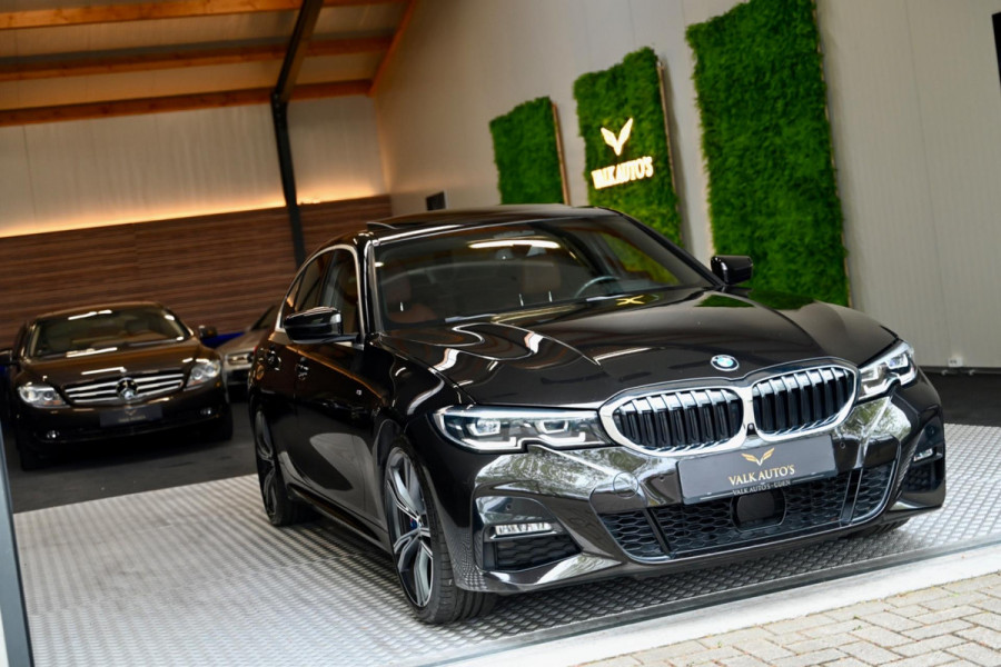 BMW 3-serie 330i M-Sport Individual - Nappaleer - 360 Camera - Adaptive Cruise Control - Stuurverwarming - Keyless Entry - Schuifd