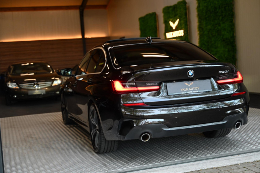 BMW 3-serie 330i M-Sport Individual - Nappaleer - 360 Camera - Adaptive Cruise Control - Stuurverwarming - Keyless Entry - Schuifd