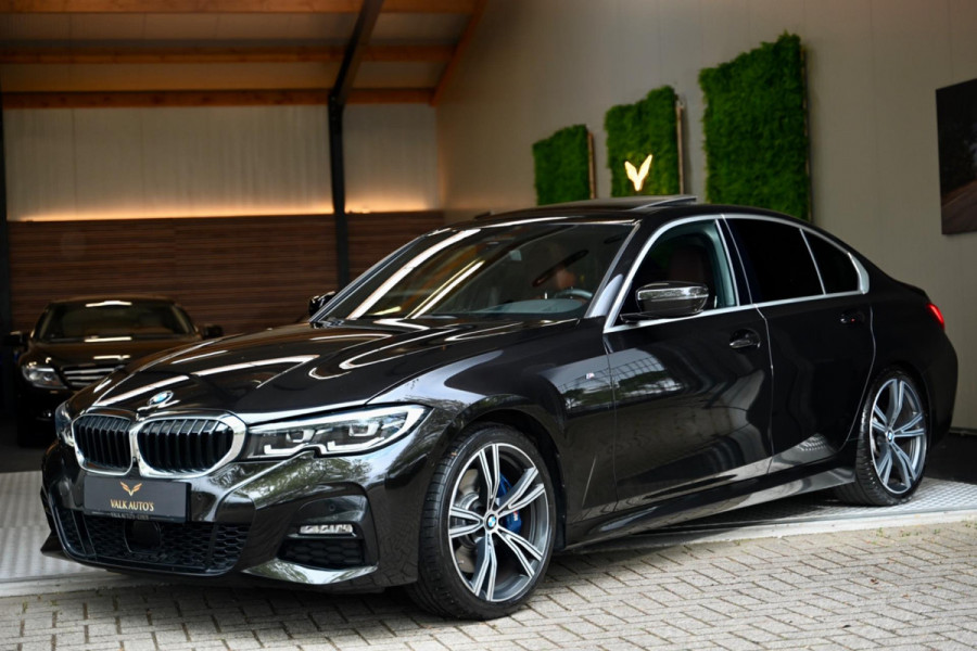 BMW 3-serie 330i M-Sport Individual - Nappaleer - 360 Camera - Adaptive Cruise Control - Stuurverwarming - Keyless Entry - Schuifd