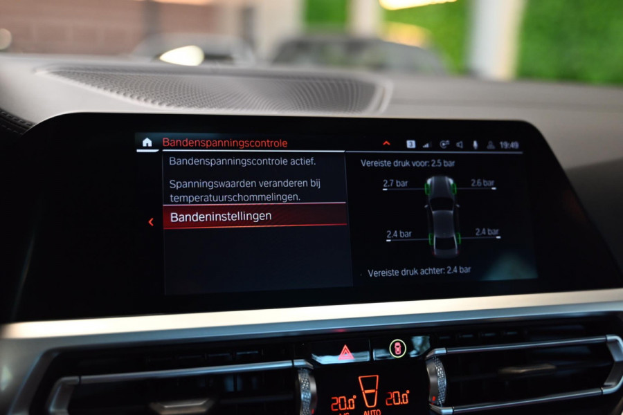 BMW 3-serie 330i M-Sport Individual - Nappaleer - 360 Camera - Adaptive Cruise Control - Stuurverwarming - Keyless Entry - Schuifd