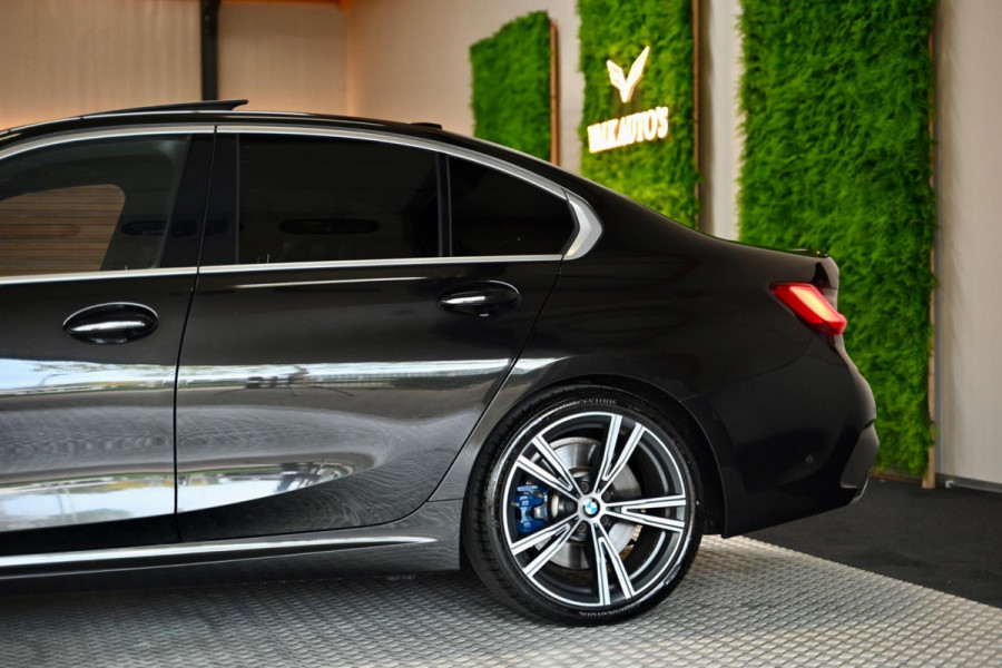 BMW 3-serie 330i M-Sport Individual - Nappaleer - 360 Camera - Adaptive Cruise Control - Stuurverwarming - Keyless Entry - Schuifd