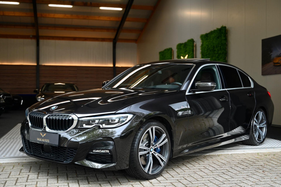 BMW 3-serie 330i M-Sport Individual - Nappaleer - 360 Camera - Adaptive Cruise Control - Stuurverwarming - Keyless Entry - Schuifd