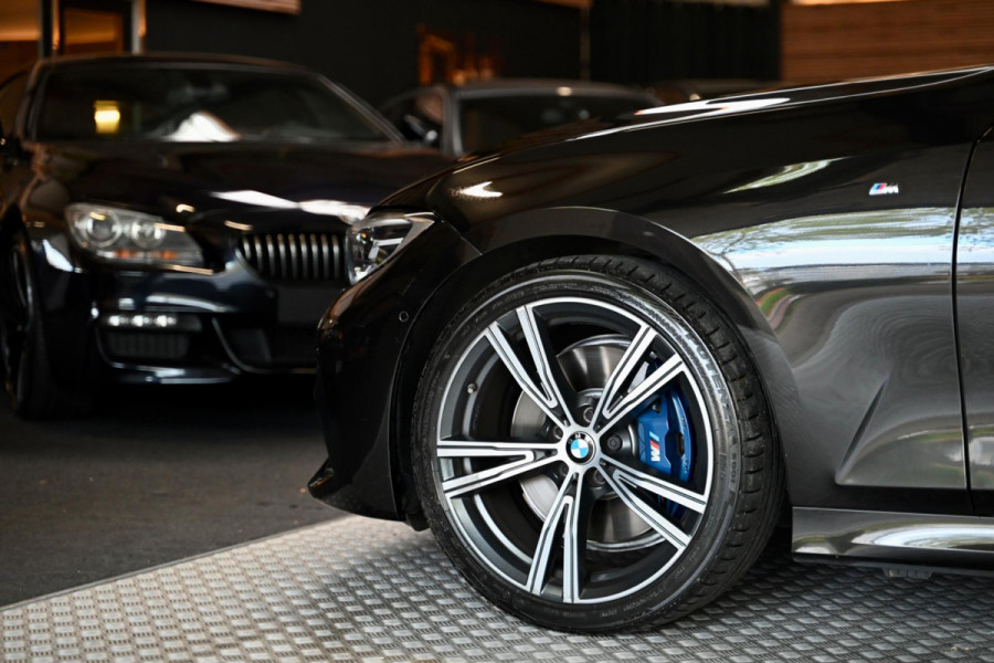 BMW 3-serie 330i M-Sport Individual - Nappaleer - 360 Camera - Adaptive Cruise Control - Stuurverwarming - Keyless Entry - Schuifd