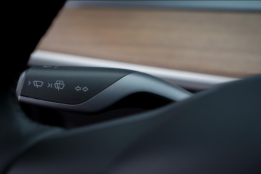 Tesla Model Y Performance AWD / 515 PK / Trekhaak / Marge / NL Auto / 1e Eig