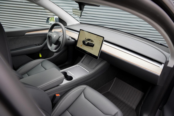 Tesla Model Y Performance AWD / 515 PK / Trekhaak / Marge / NL Auto / 1e Eig