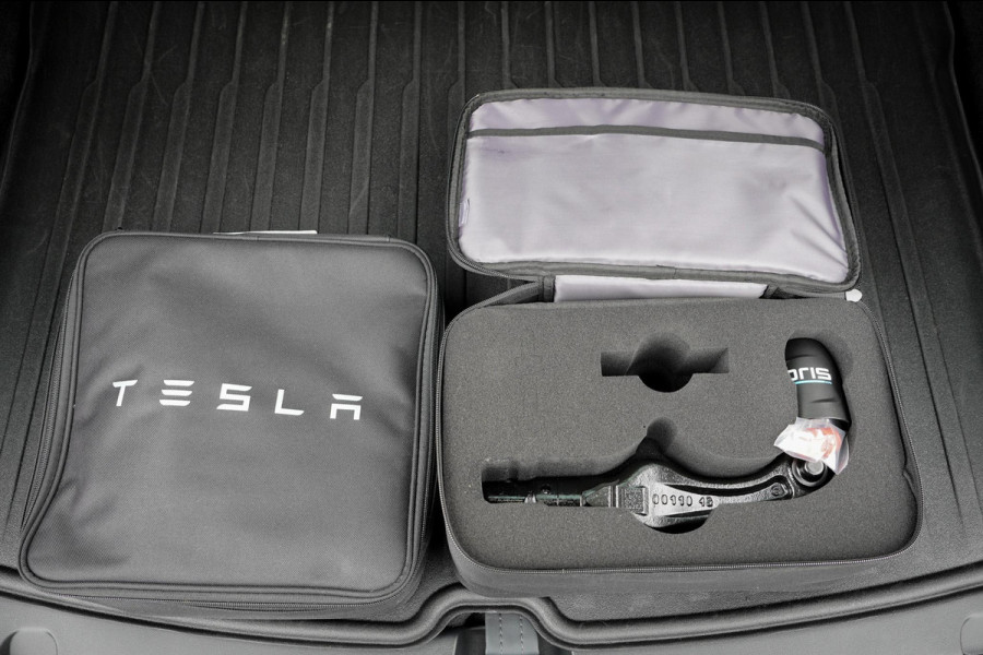 Tesla Model Y Performance AWD / 515 PK / Trekhaak / Marge / NL Auto / 1e Eig