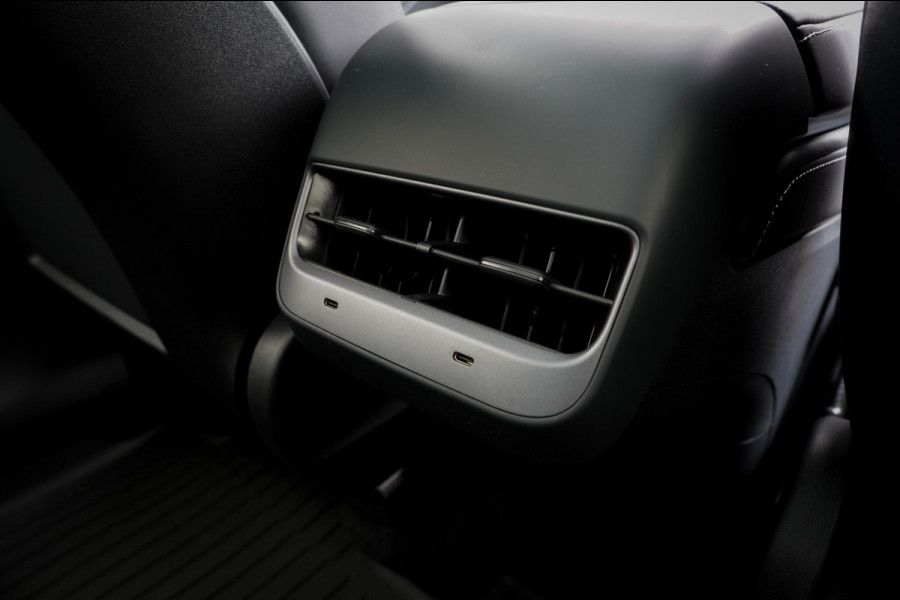 Tesla Model Y Performance AWD / 515 PK / Trekhaak / Marge / NL Auto / 1e Eig