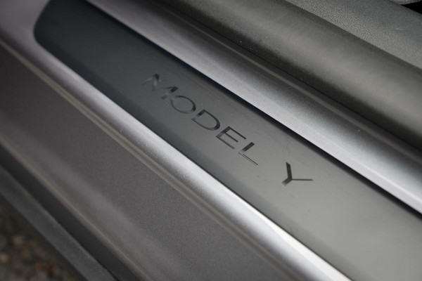 Tesla Model Y Performance AWD / 515 PK / Trekhaak / Marge / NL Auto / 1e Eig