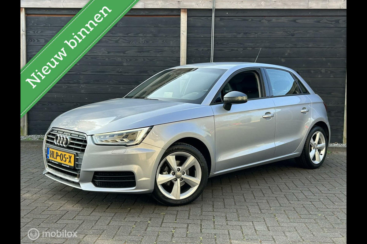 Audi A1 Sportback 1.0 TFSI Adrenalin AUTOMAAT / LED / 17" / FM NAV / 39.107 KM 1e eig. NAP!!! Audi A1 Sportback 1.0 TFSI Adrenalin AUTOMAAT / LED / 17" / FM NAV / 39.107 KM 1e eig. NAP!!!