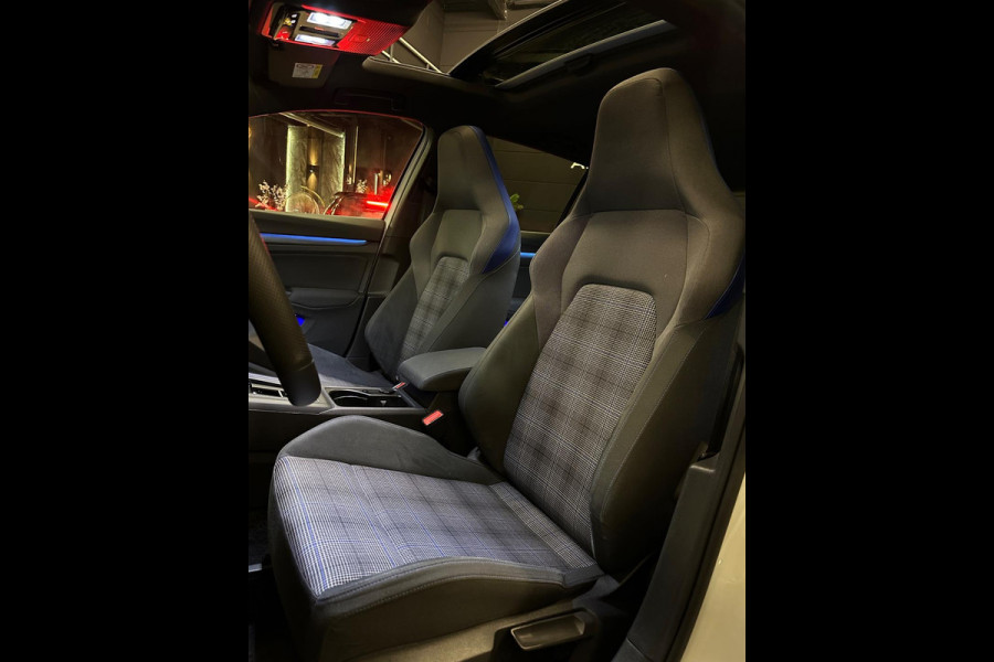 Volkswagen Golf 1.4 eHybrid GTE|PANO|STOELVERW|BOMVOL