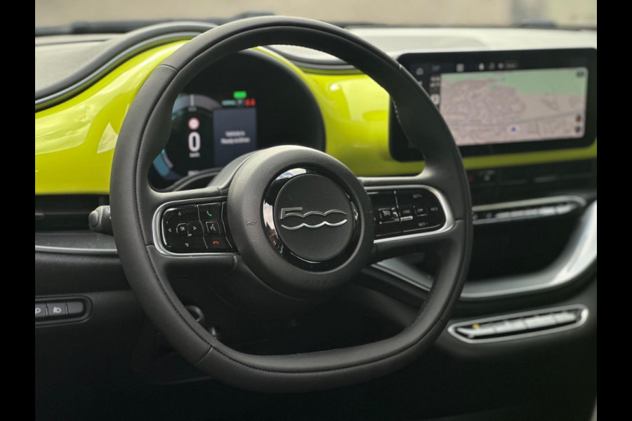 Fiat 500 Electric, 3700 km, climaat control, navigatie, Apple carplay, digitaal cocpit