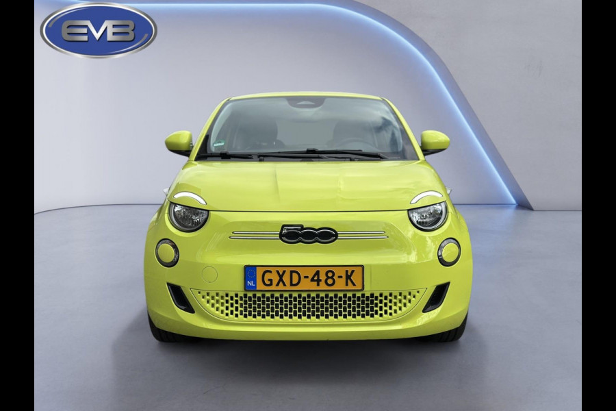 Fiat 500 Electric, 3700 km, climaat control, navigatie, Apple carplay, digitaal cocpit