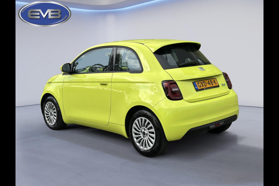 Fiat 500 Electric, 3700 km, climaat control, navigatie, Apple carplay, digitaal cocpit