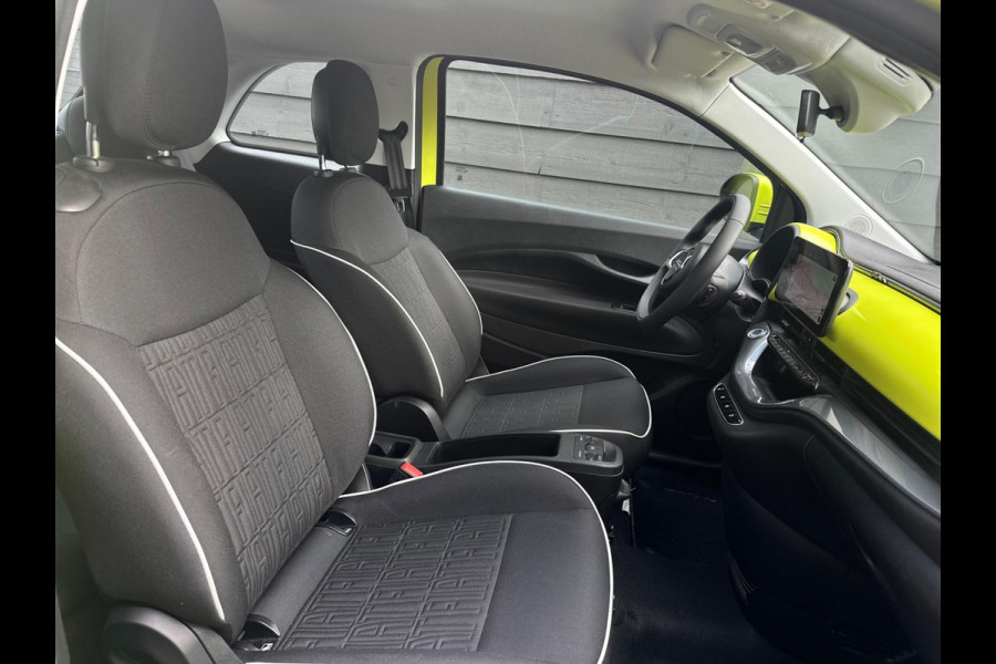 Fiat 500 Electric, 3700 km, climaat control, navigatie, Apple carplay, digitaal cocpit