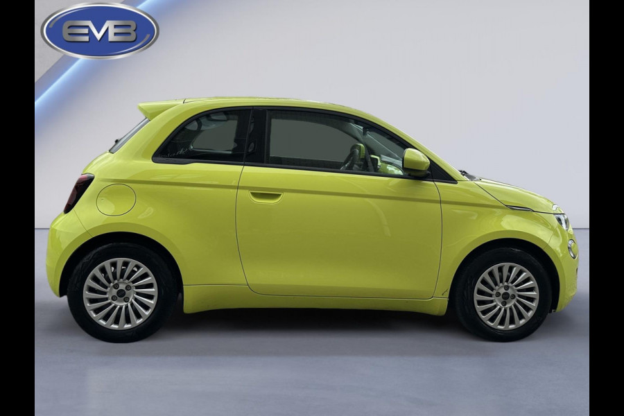 Fiat 500 Electric, 3700 km, climaat control, navigatie, Apple carplay, digitaal cocpit