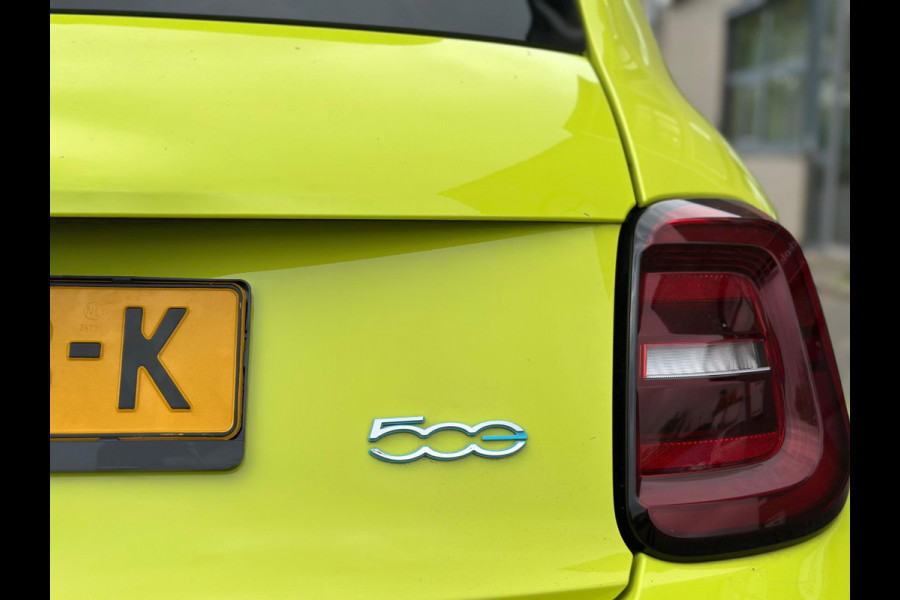 Fiat 500 Electric, 3700 km, climaat control, navigatie, Apple carplay, digitaal cocpit