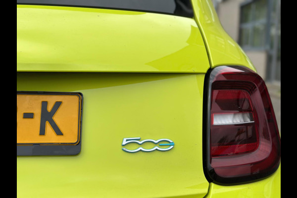 Fiat 500 Electric, 3700 km, climaat control, navigatie, Apple carplay, digitaal cocpit