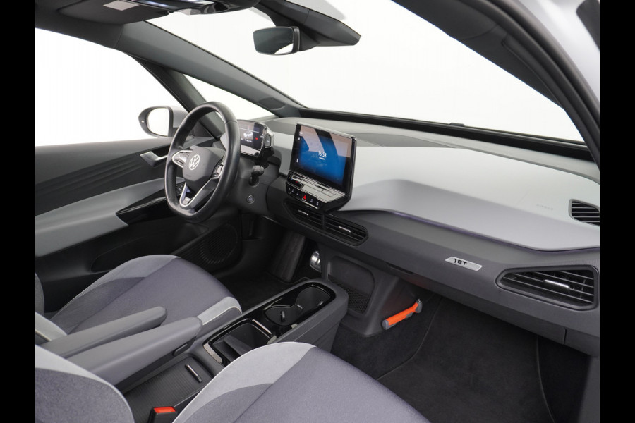 Volkswagen ID.3 58kWh 204PK First Plus Navi-Pro 19" Camera Apple Carplay Android Auto Matrix-LED Stoel-Stuurverwarming Adapt.Cruise Control Pdc  Lmv Bluetooth Draadloze telefoonlader Regensensor Rijstrooksensor Verkeersbord detectie €44.000,- Nieuw! Grootste accu (garantie t/m 30-12-2028)